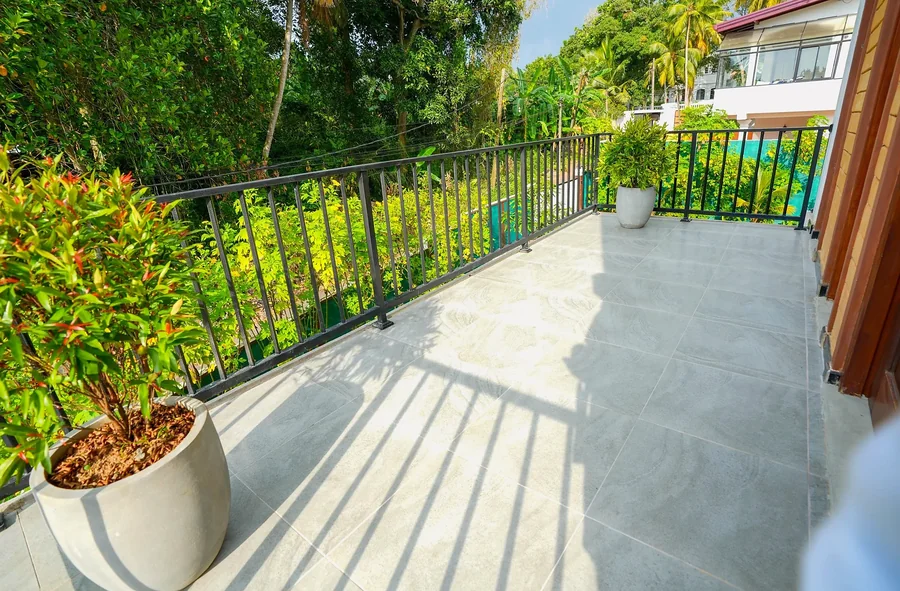 Balcony overlooking the tropical garden — Syndeo Garden, Hikkaduwa