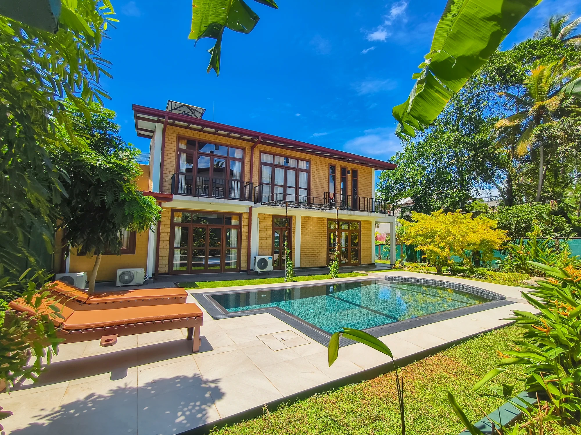 Private pool with loungers in the garden — Syndeo Garden, Hikkaduwa