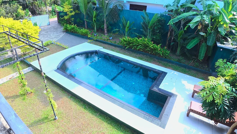 Private swimming pool and tropical garden viewed from above — Syndeo Garden, Hikkaduwa