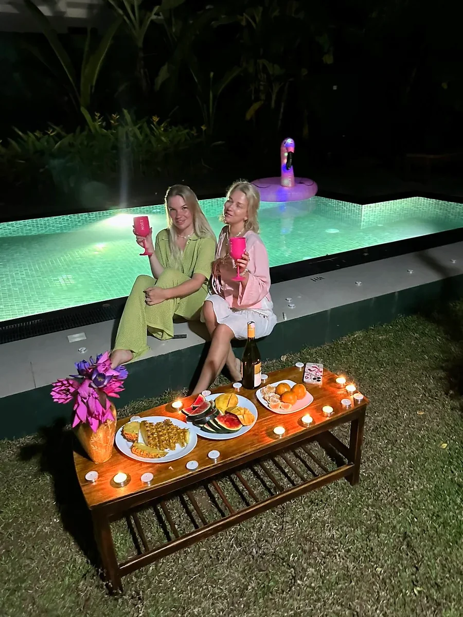 A relaxed poolside supper — Syndeo Garden, Hikkaduwa