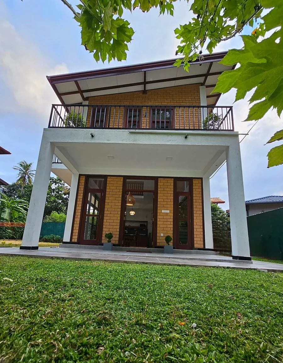Side view of the villa from the private garden — Syndeo Garden, Hikkaduwa